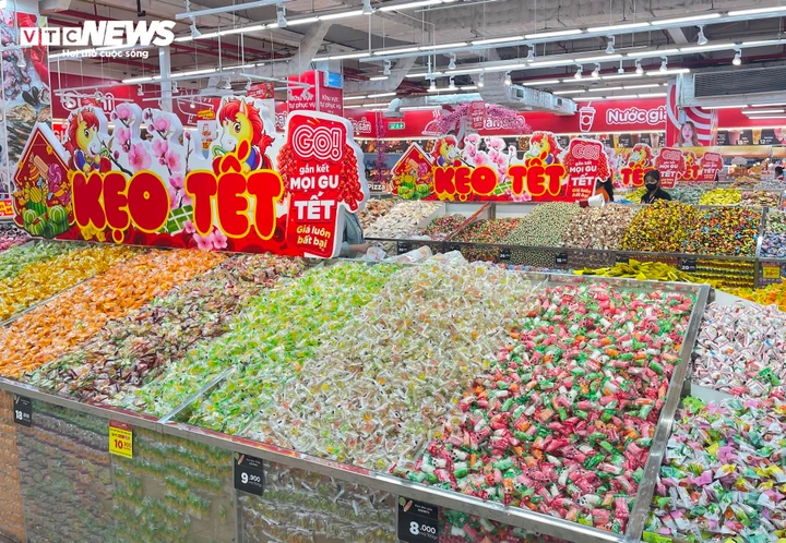 Dự báo Tết Bính Ngọ 2026, sức mua tại Hà Nội có thể tăng 3-20% tùy nhóm hàng và mùa mua sắm Tết sẽ kéo dài từ nay cho đến sát đêm Giao thừa (16/2/2026).