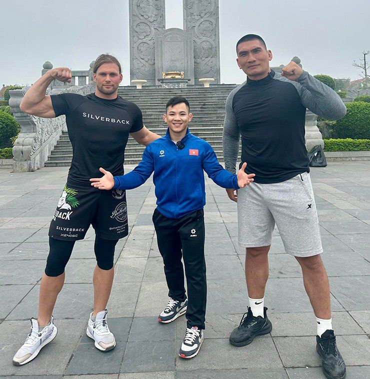 Đào Hồng Sơn (giữa) là người góp công lớn giúp vật hội làng được lan tỏa năm 2025