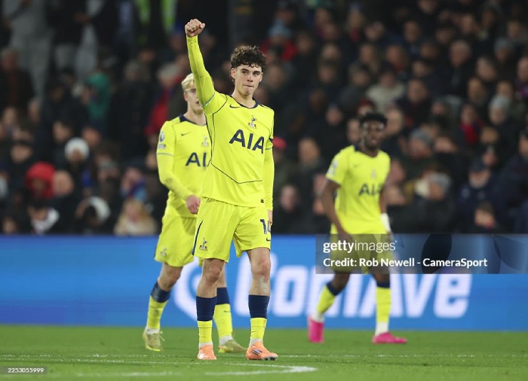 Sao trẻ Archie Gray giúp Tottenham giành chiến thắng tối thiểu