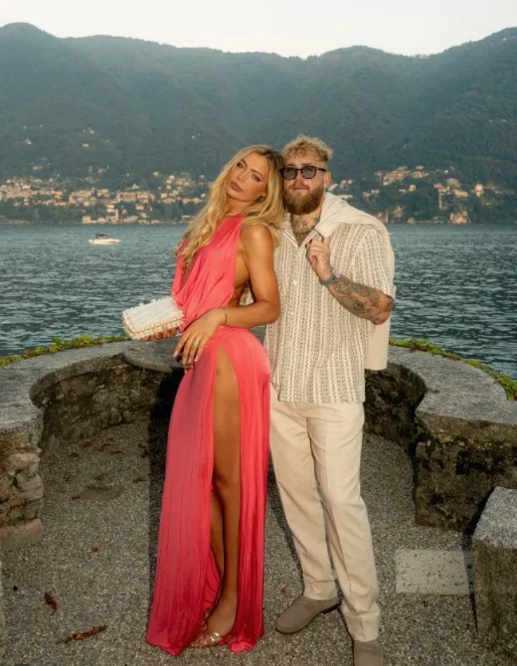 Jutta Leerdam luôn gắn liền với hình ảnh gợi cảm mỗi khi xuất hiện