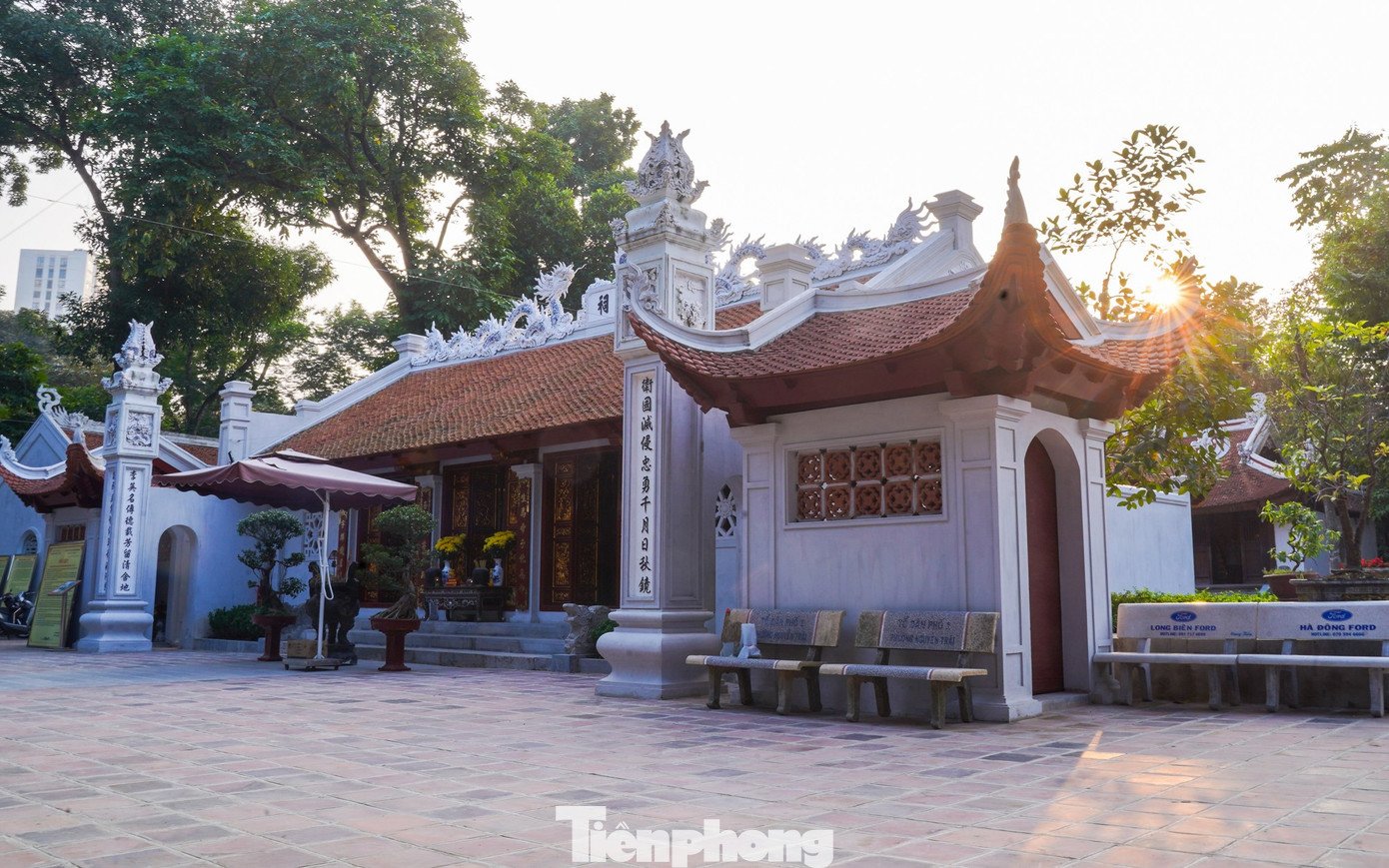 Ngôi đền cổ giữa lòng Hà Nội thành điểm check-in 'bí mật' của giới trẻ - 15