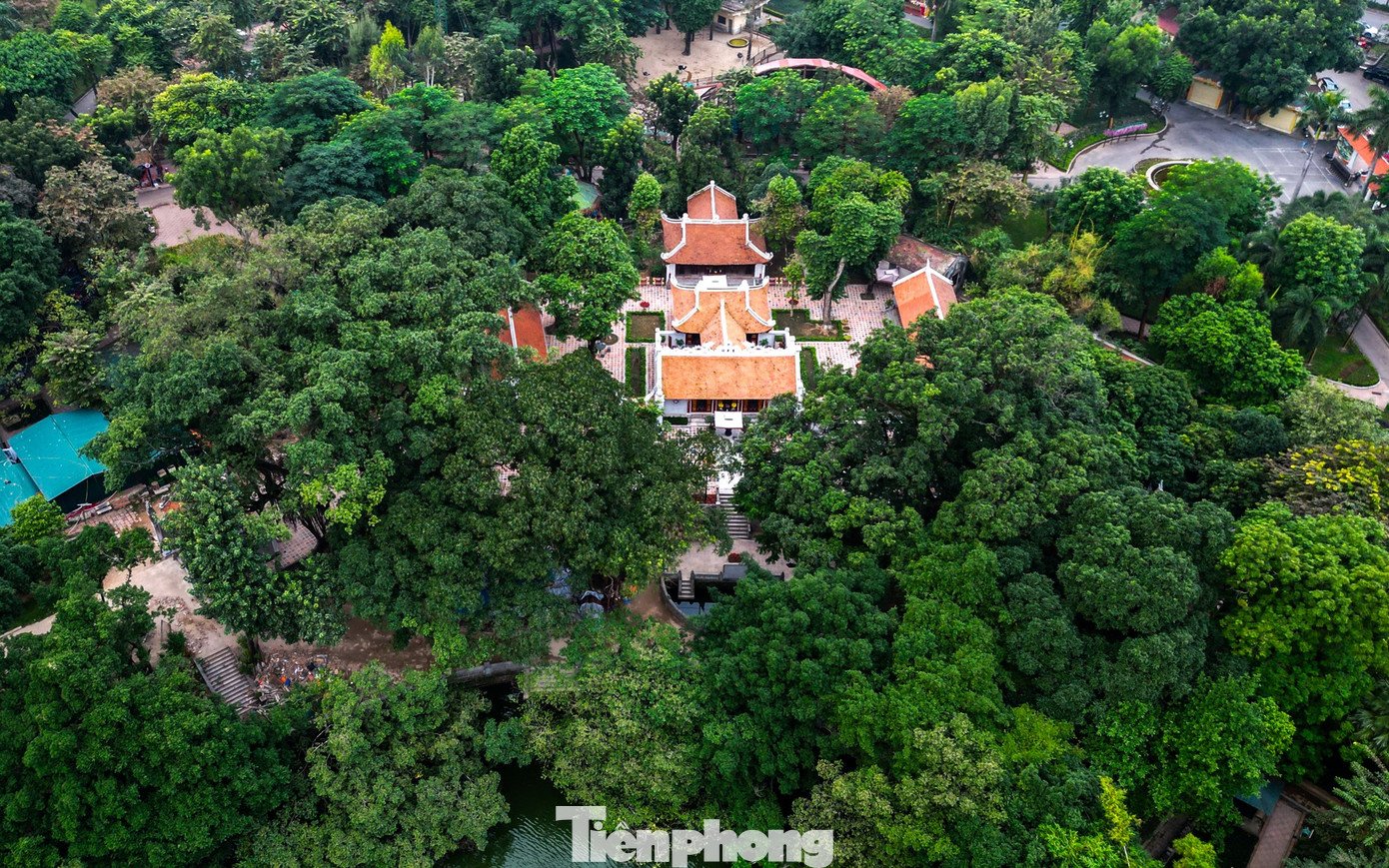 Đền Voi Phục còn được gọi là đền Voi Phục Thủ Lệ để phân biệt với đền Voi Phục Thụy Khuê. Với giá trị văn hóa lâu đời, kiến trúc truyền thống và không gian yên bình, nơi đây thu hút du khách tìm về khám phá, cảm nhận chiều sâu lịch sử Thăng Long – Hà Nội.