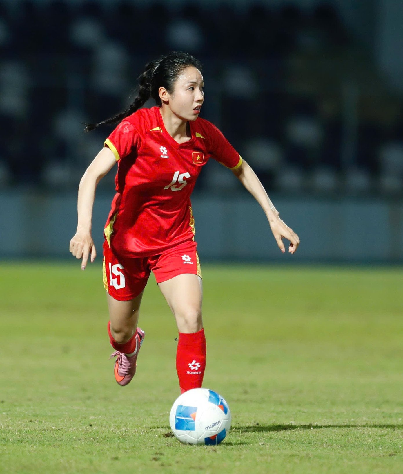 HLV Mai Đức Chung từng ca ngợi "Trần Thị Duyên có những phẩm chất tốt trong phòng ngự nhưng hiện tại tấn công cũng rất tốt, chơi ngày càng chững chạc". Ảnh: HP - MD.