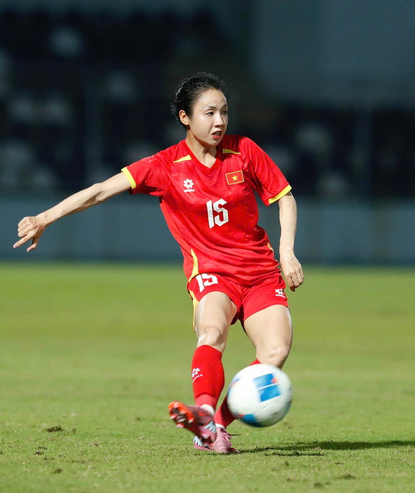 HLV Mai Đức Chung từng ca ngợi "Trần Thị Duyên có những phẩm chất tốt trong phòng ngự nhưng hiện tại tấn công cũng rất tốt, chơi ngày càng chững chạc". Ảnh: HP - MD.