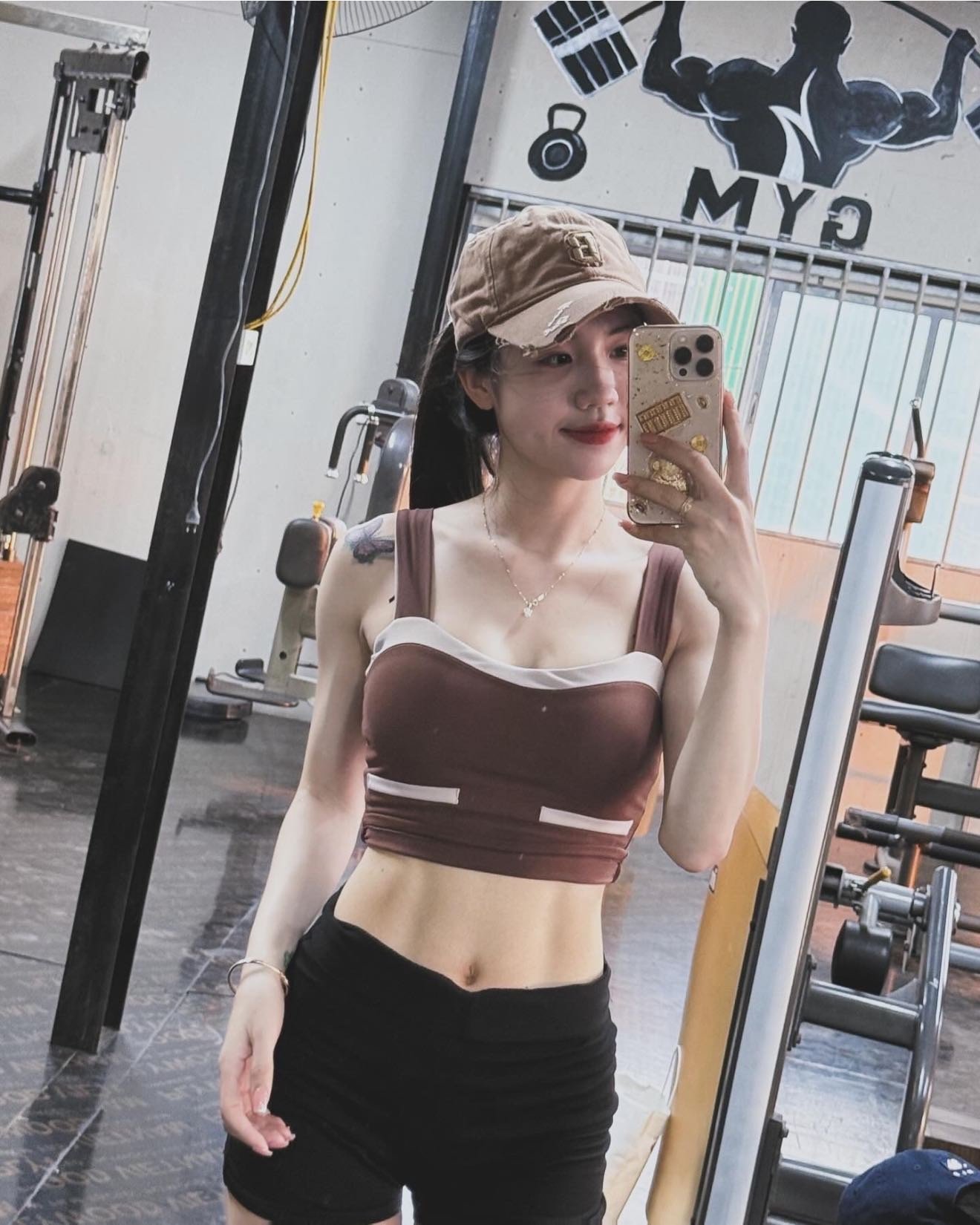 Trần Thị Duyên thi đấu ở vị trí tiền vệ, hậu vệ cánh, nổi bật với khả năng tranh chấp mạnh mẽ, lối chơi lăn xả và tinh thần không ngại va chạm. Ngoài thời gian trên sân tập, Duyên tích cực rèn thể lực, hình thể ở phòng gym.