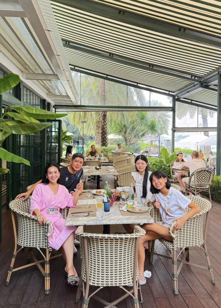 Sao Việt 30/12: Vợ chồng MC Mai Ngọc kỷ niệm một năm ngày cưới - 4