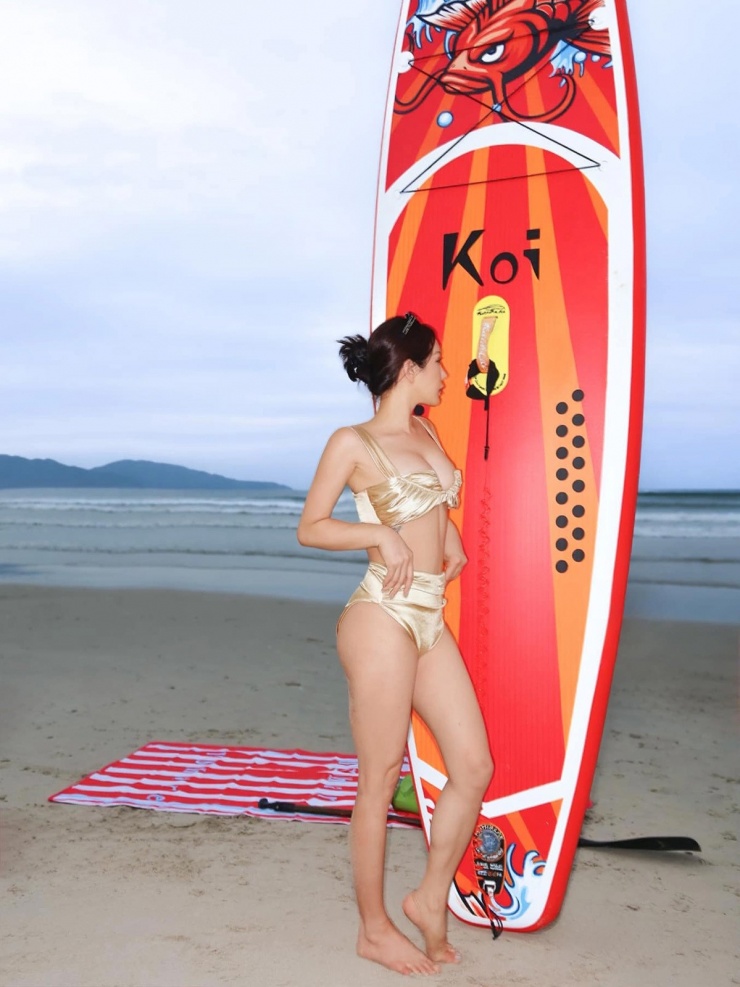 Hoa hậu Thu Hoài chăm mặc sexy tuổi U50 - 5