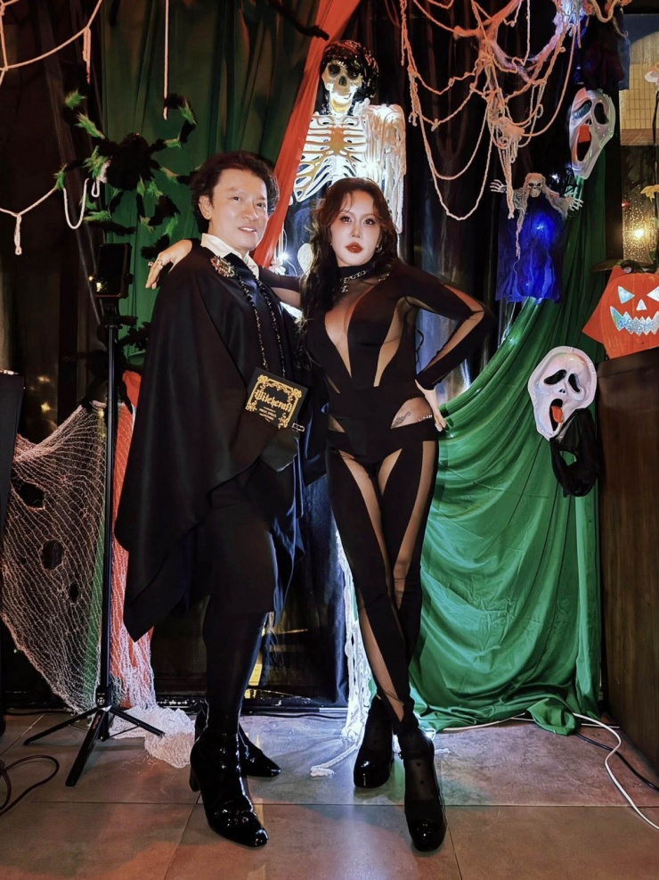 Hoa hậu Thu Hoài chăm mặc sexy tuổi U50 - 11