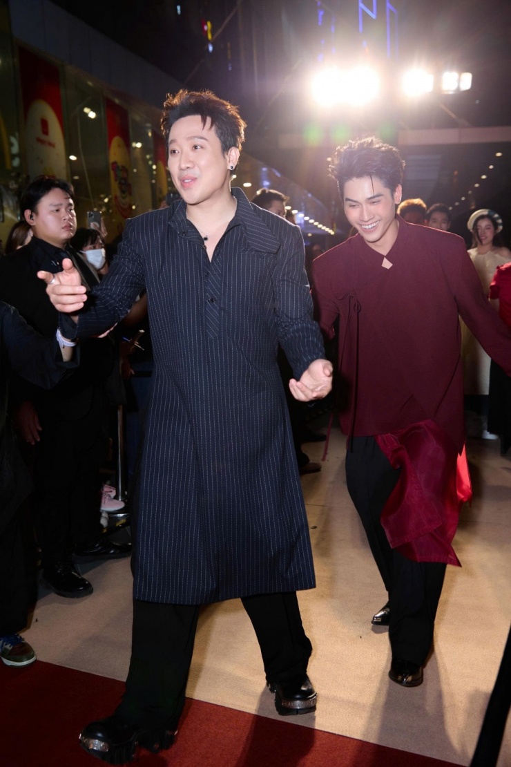 Trấn Thành đeo đồng hồ 3 tỷ đồng dự ra mắt phim của Thu Trang - 1