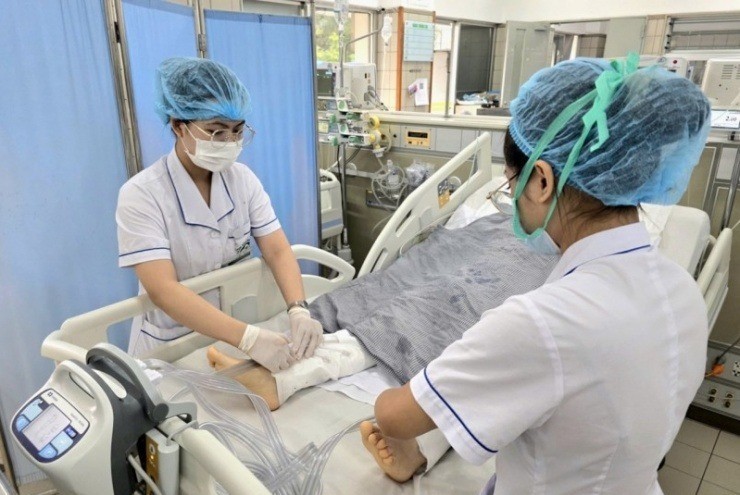 Nạn nhân nặng nhất trong vụ lật xe đoàn từ thiện ở Lào Cai đã tỉnh lại