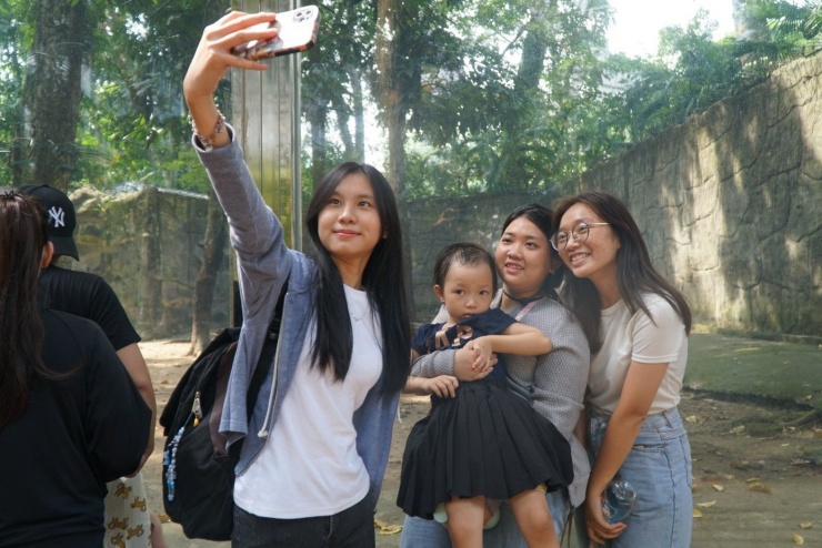 Du khách tham quan Thảo Cầm Viên Sài Gòn dịp Tết dương lịch 2025. Ảnh: Anh Nhàn