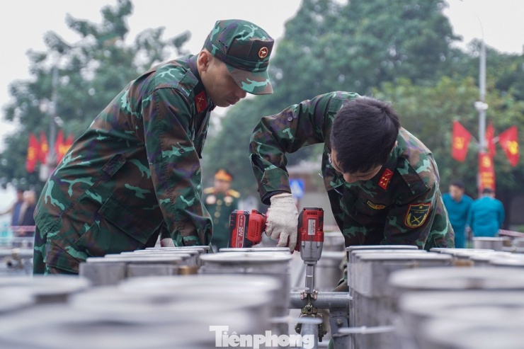 Cận cảnh các trận địa pháo hoa chào năm mới 2026 tại Hà Nội - 7