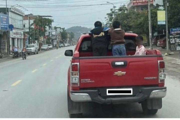 Lỗi chở người trên thùng xe tải bị phạt bao nhiêu tiền?