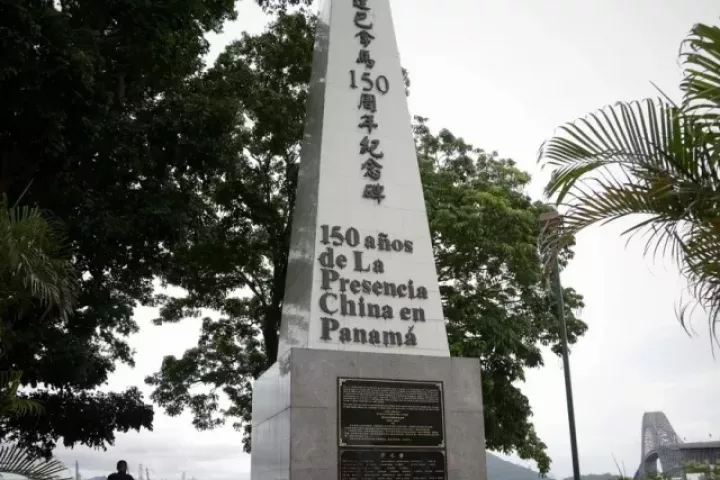 Trung Quốc nổi giận khi tượng đài người Hoa ở Panama bị phá dỡ