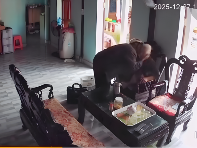 Clip cụ bà U90 giận dỗi được chồng thơm má khiến giới trẻ hâm mộ 'phát cuồng'