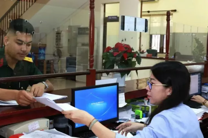 Không có tài khoản ngân hàng, người dân nhận quà Tết ra sao?