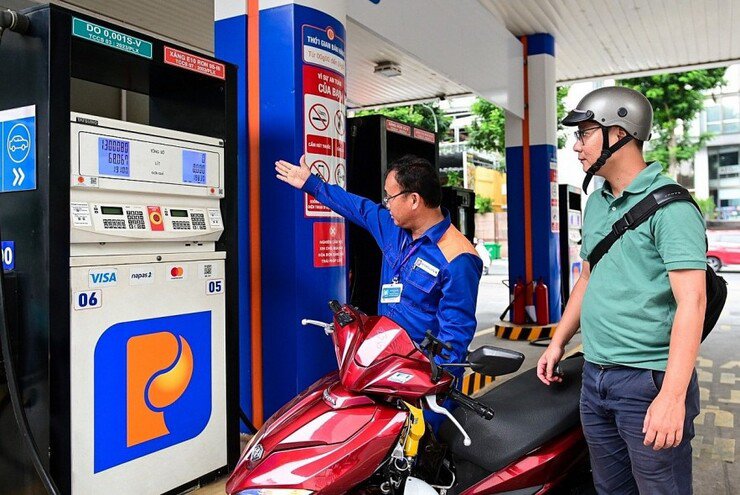 Giá xăng dầu hôm nay 30/12: Đảo chiều tăng