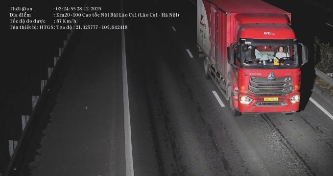 Lái xe không thắt dây an toàn bị camera AI ghi lại ngày 28/12. Ảnh: Cục CSGT