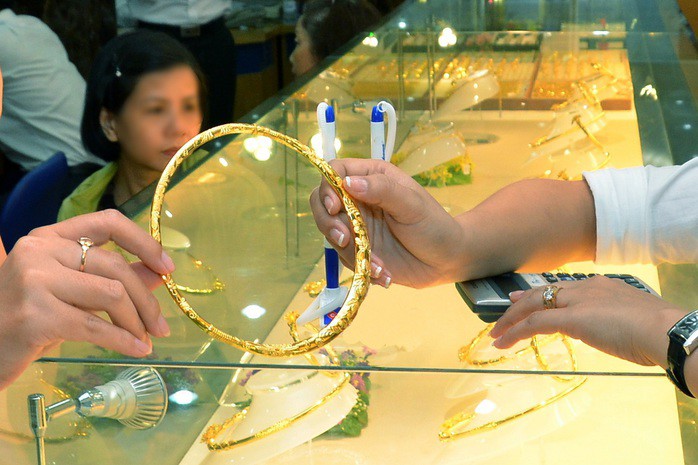 Mỗi lượng vàng trong nước giảm hơn 5 triệu đồng