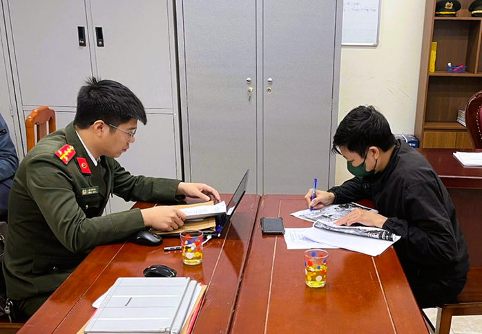 Công an mời người đàn ông chia sẻ nhiều video của Lê Trung Khoa lên làm việc. Ảnh: Công an Thanh Hóa