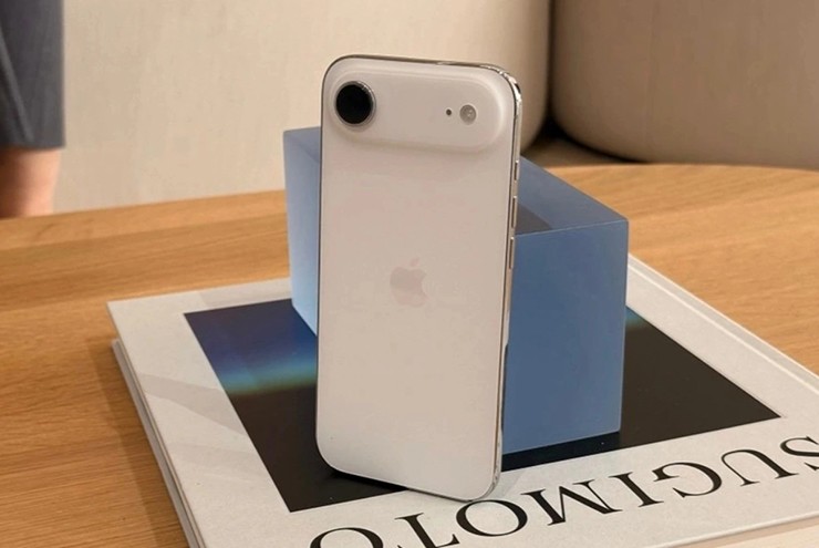 Mặc dù vậy, sản phẩm vẫn không thể hút khách như những mẫu iPhone 17 khác.