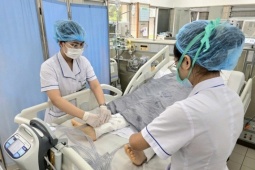 Nạn nhân nặng nhất trong vụ lật xe đoàn từ thiện ở Lào Cai đã tỉnh lại