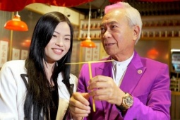 Lý Long Cơ buồn vì 'nửa đường đứt gánh' với người tình kém 40 tuổi