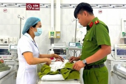 Bé gái bị vùi trong cát ở Gia Lai đã có người nhận nuôi