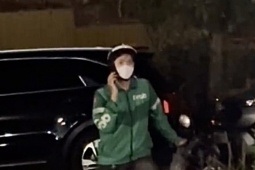 Cô gái 'bom hàng', tặng bữa sáng cho tài xế