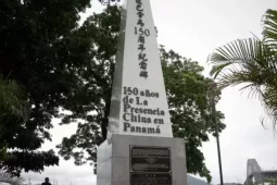 Trung Quốc nổi giận khi tượng đài người Hoa ở Panama bị phá dỡ