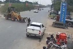 VIDEO: Cô gái 19 tuổi bị máy múc tông trọng thương