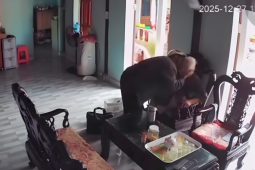 Clip cụ bà U90 giận dỗi được chồng thơm má khiến giới trẻ hâm mộ 'phát cuồng'