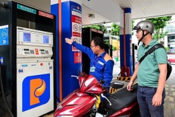 Giá xăng dầu hôm nay 30/12: Đảo chiều tăng