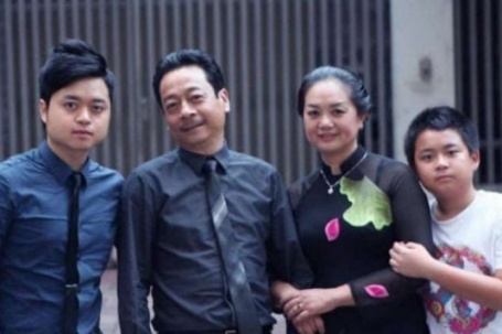Con trai Nghệ sĩ Nhân dân Hoàng Dũng bỏ nghề diễn làm giám đốc vì cha quá nghiêm khắc