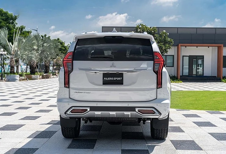 Giá xe Mitsubishi Pajero Sport cập nhật tháng 12/2025 - 8