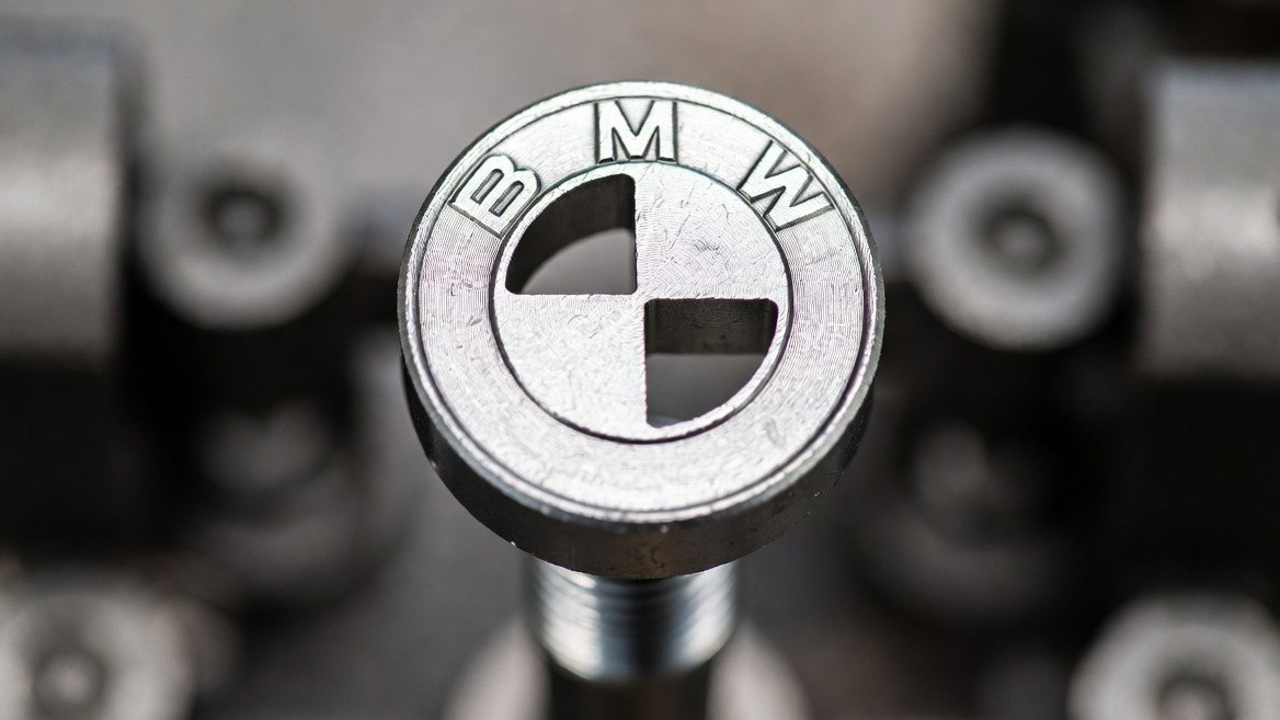 BMW vừa gây tranh cãi khi đăng ký bằng sáng chế ốc vít hình logo độc quyền.