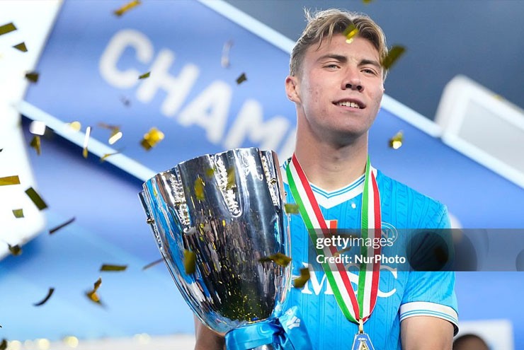 Hojlund đã có danh hiệu với Napoli