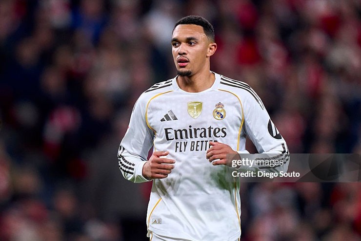 Alexander-Arnold gặp nhiều khó khăn ở Real Madrid
