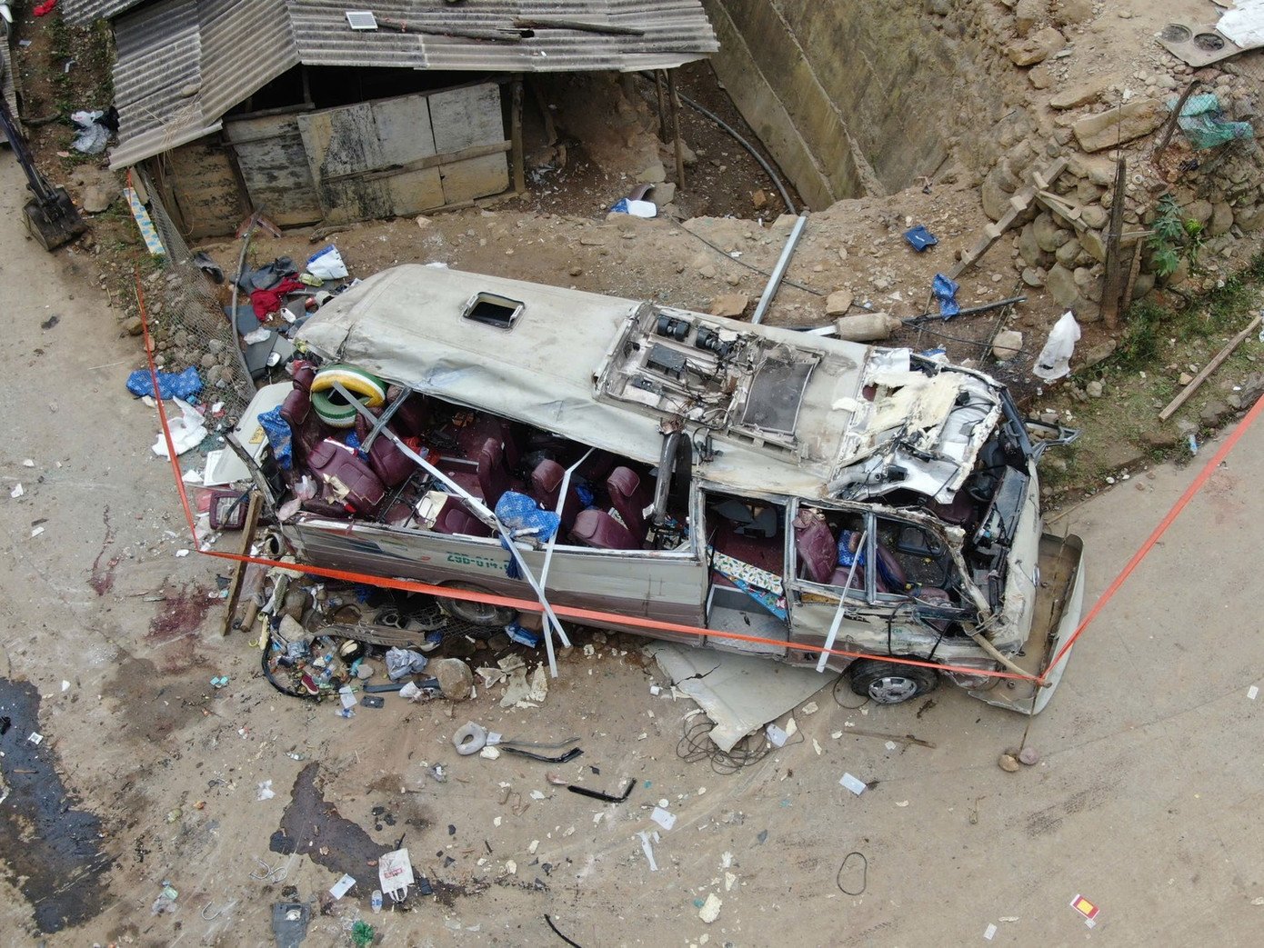 Hiện trường vụ lật xe khiến 9 người tử vong ở Lào Cai.