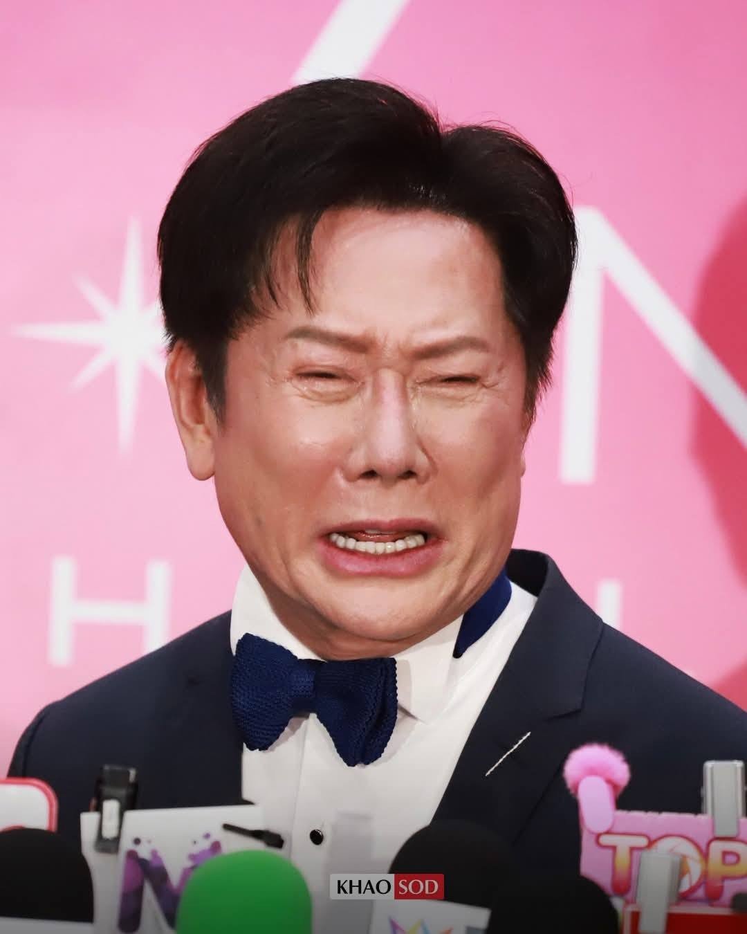 Cổ phiếu của ông Nawat liên tục lao dốc.