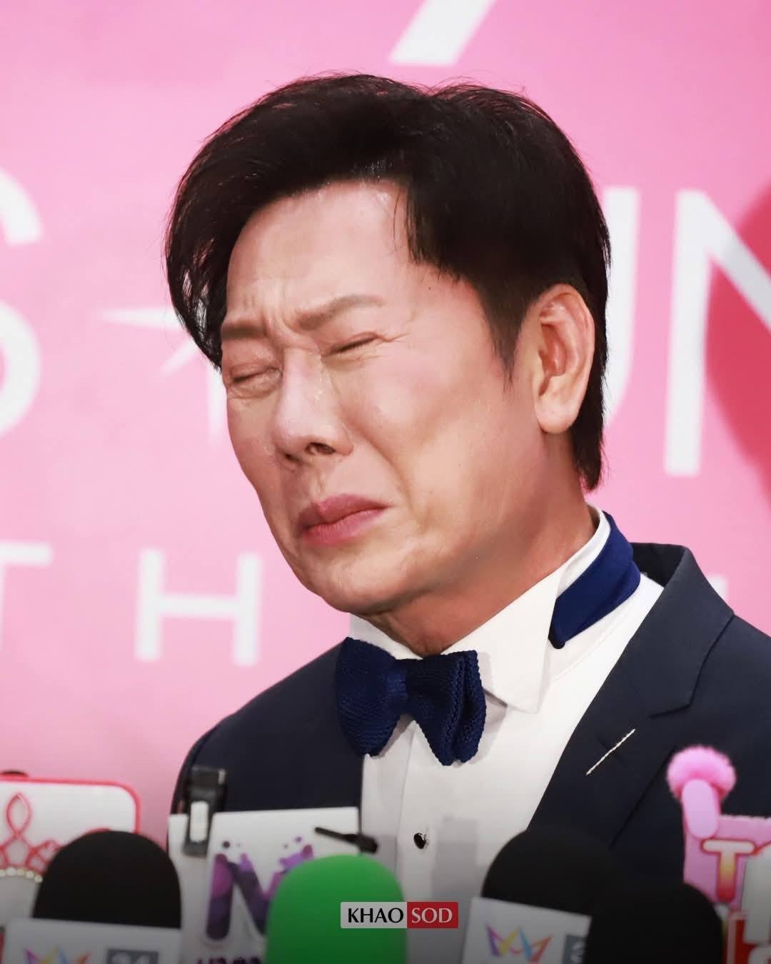 Cổ phiếu của ông Nawat liên tục lao dốc.