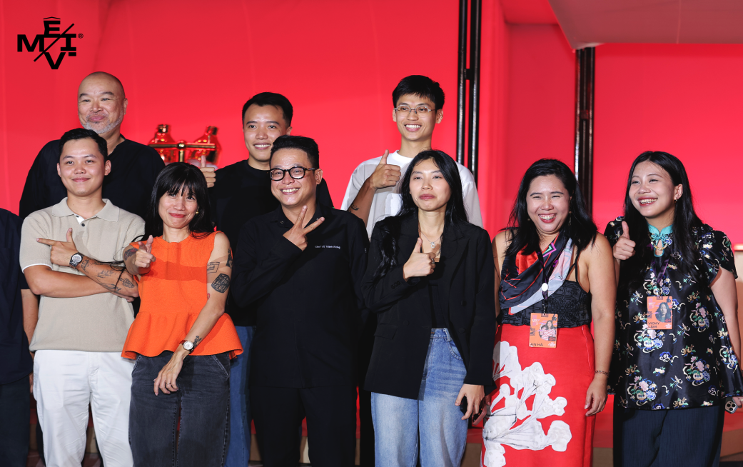 Chị Tiên Võ - Giám Đốc Sáng Tạo cùng các Đầu bếp trong buổi Khai mạc Mê vị