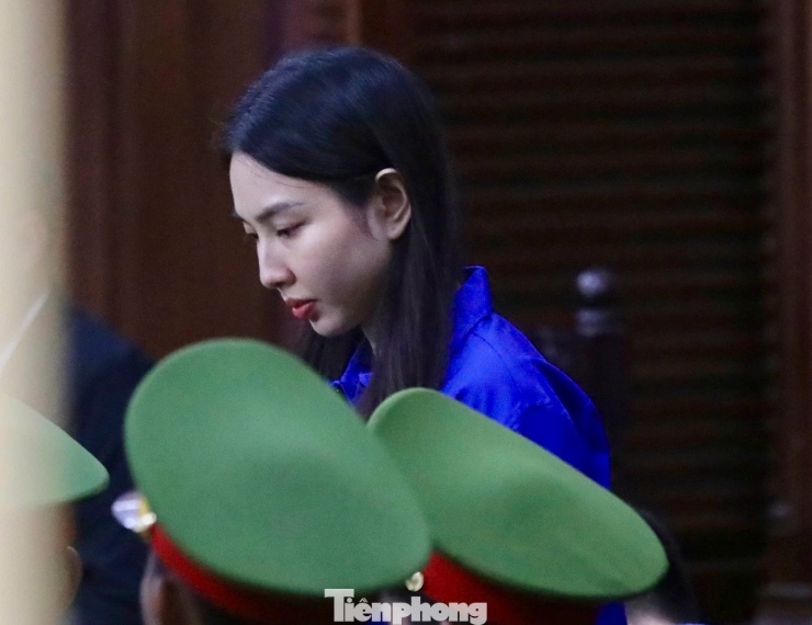 Hoa hậu Nguyễn Thúc Thùy Tiên bị tuyên án 2 năm tù về tội “Lừa dối khách hàng”.