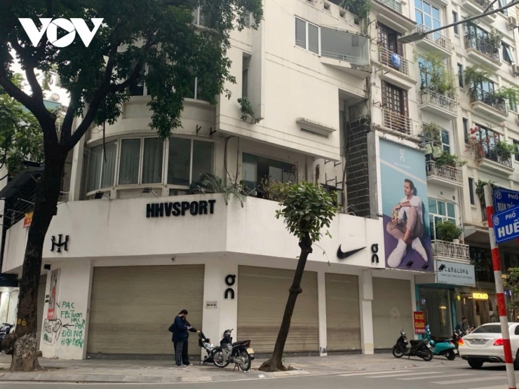 Phần lớn các cửa hàng trả mặt bằng thuộc nhóm kinh doanh dịch vụ, bán lẻ, thời trang.