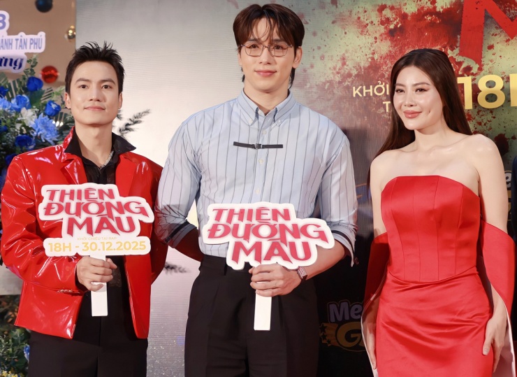 Thuận Nguyễn (giữa) ủng hộ bộ phim có Lê Minh Thuấn (bìa trái) và Thanh Hương tham gia.