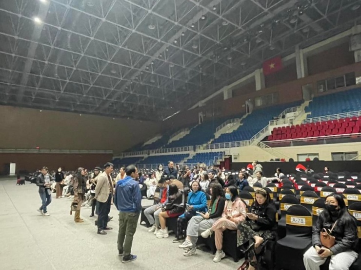 Một số khán giả bức xúc, trình báo sự việc BTC hủy đêm nhạc phút chót tới cơ quan công an địa phương.