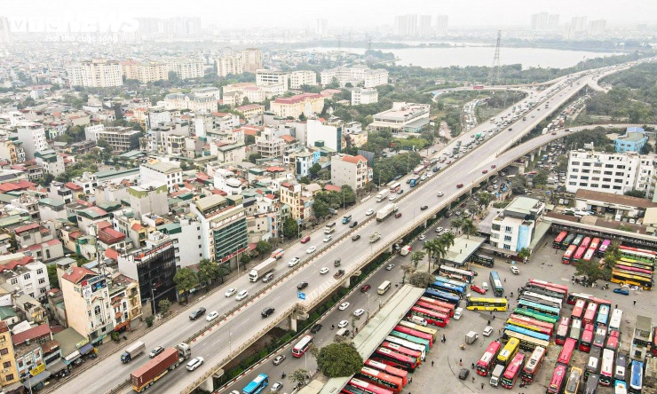 Đường Hà Nội kẹt cứng trong ngày làm việc cuối cùng của năm 2025 - 17