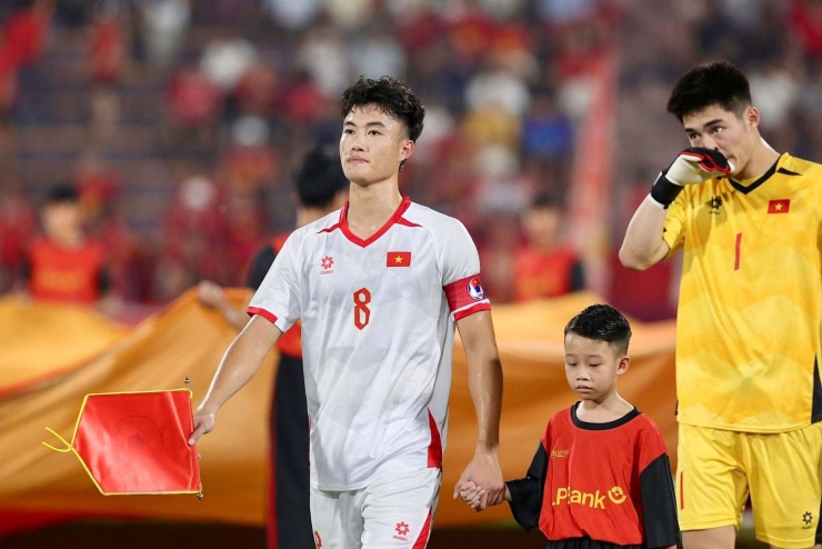 Vị trí sở trường của Nguyễn Văn Trường là tiền vệ trung tâm nhưng anh hoàn toàn có thể thi đấu trong vai tò tiền vệ tấn công hoặc tiền vệ cánh. Ảnh: FBNV.