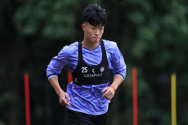 Chấn thương này khiến Nguyễn Văn Trường không thể cùng U22 Việt Nam dự môn bóng đá nam SEA Games 33. Đồng thời, anh cũng vắng mặt tại VCK U23 châu Á 2026. Ảnh: FBNV.