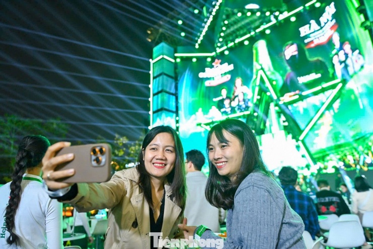 Chương trình countdown 2026 tại Hà Nội có chủ đề “Mở kết nối thật”, diễn ra từ 19h đến 24h tại Quảng trường Đông Kinh Nghĩa Thục và không gian phố đi bộ hồ Hoàn Kiếm.